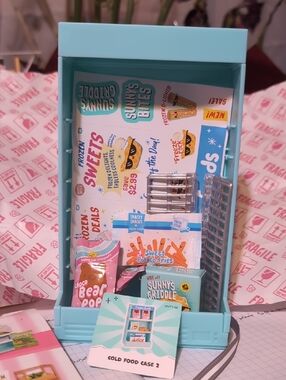 Miniverse Make It Mini Spaces Frozen Cold Case Display - Light Blue